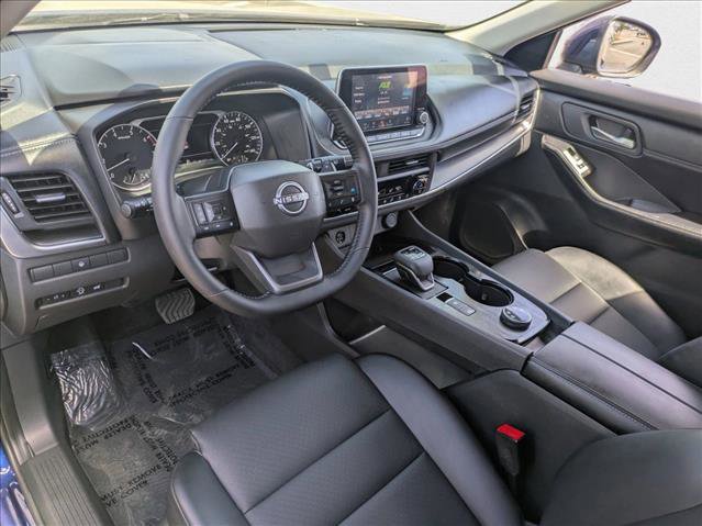 Used 2025 Nissan Rogue SV w/ SV Premium Package image 9