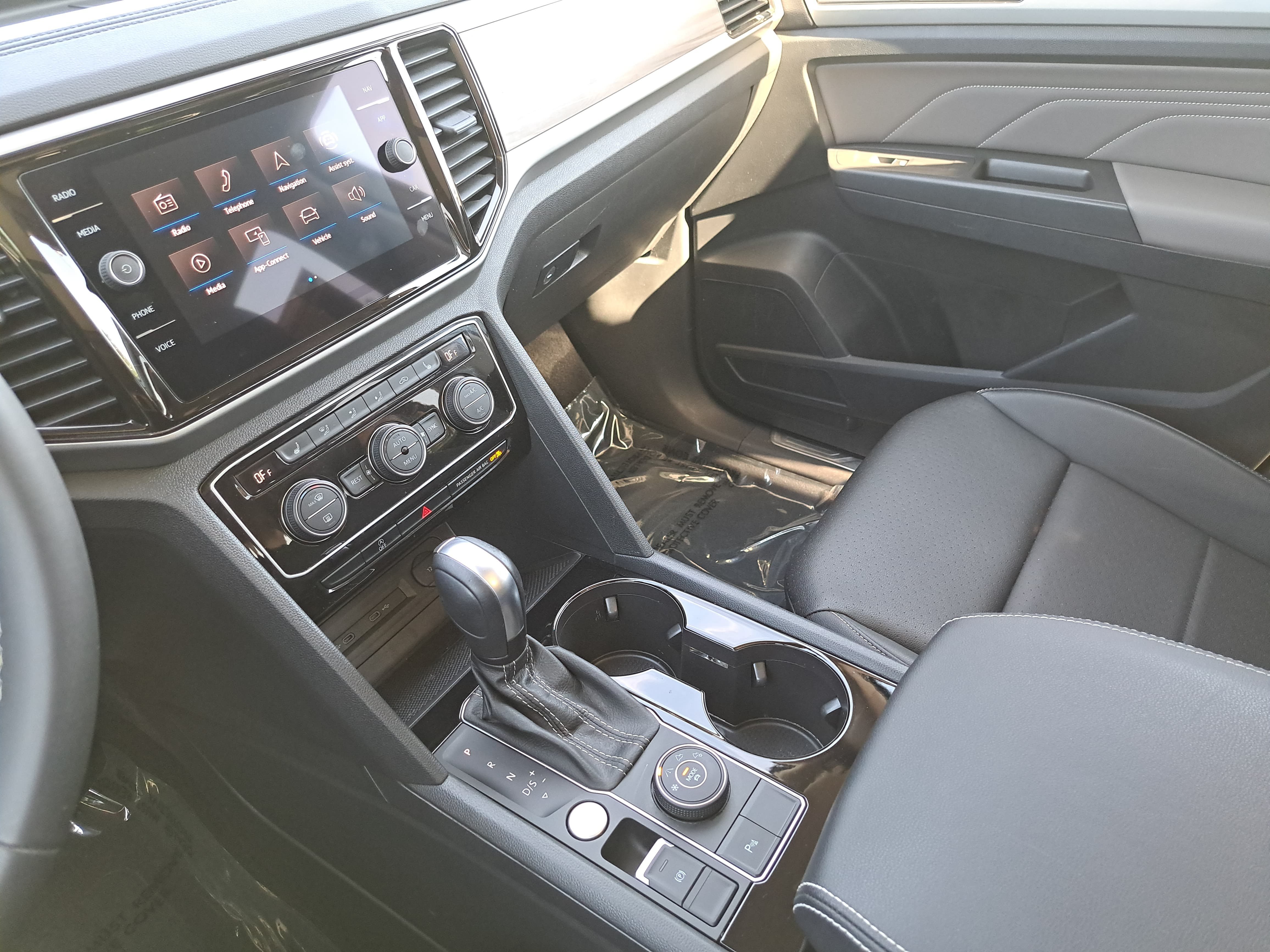 Used 2023 Volkswagen Atlas SEL AWD/4WD image 26