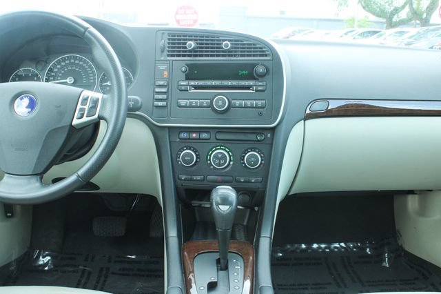Used 2008 Saab 9-3 2.0T w/ Moonroof Package FWD image 17