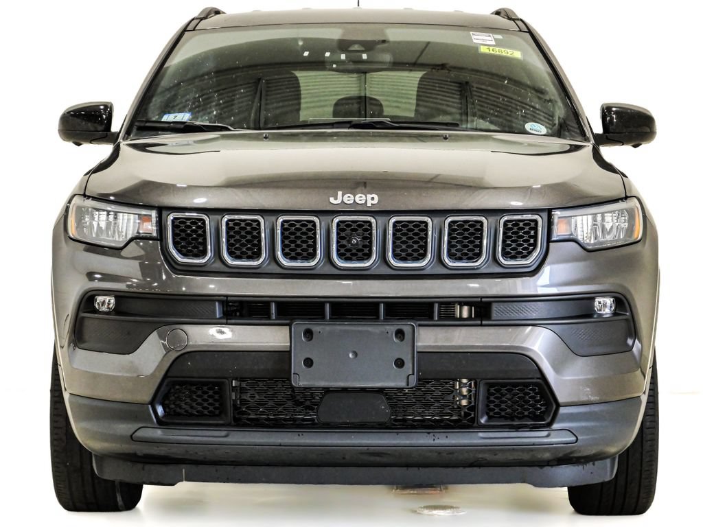 Used 2023 Jeep Compass Latitude AWD/4WD image 2