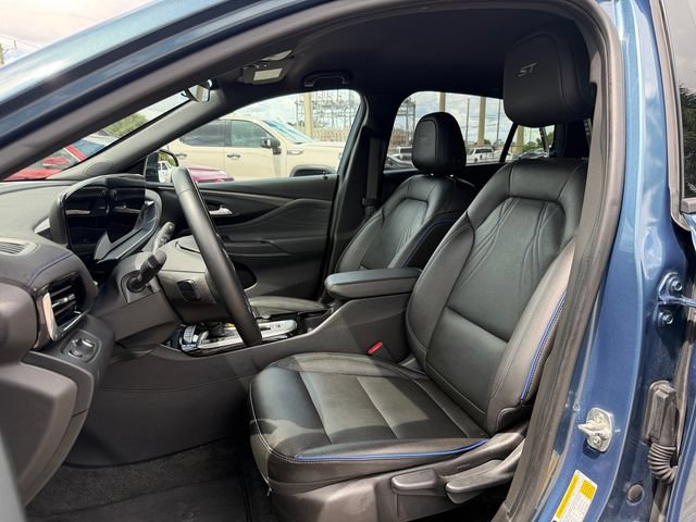 Used 2025 Buick Envista Sport Touring w/ Convenience II Package FWD image 9