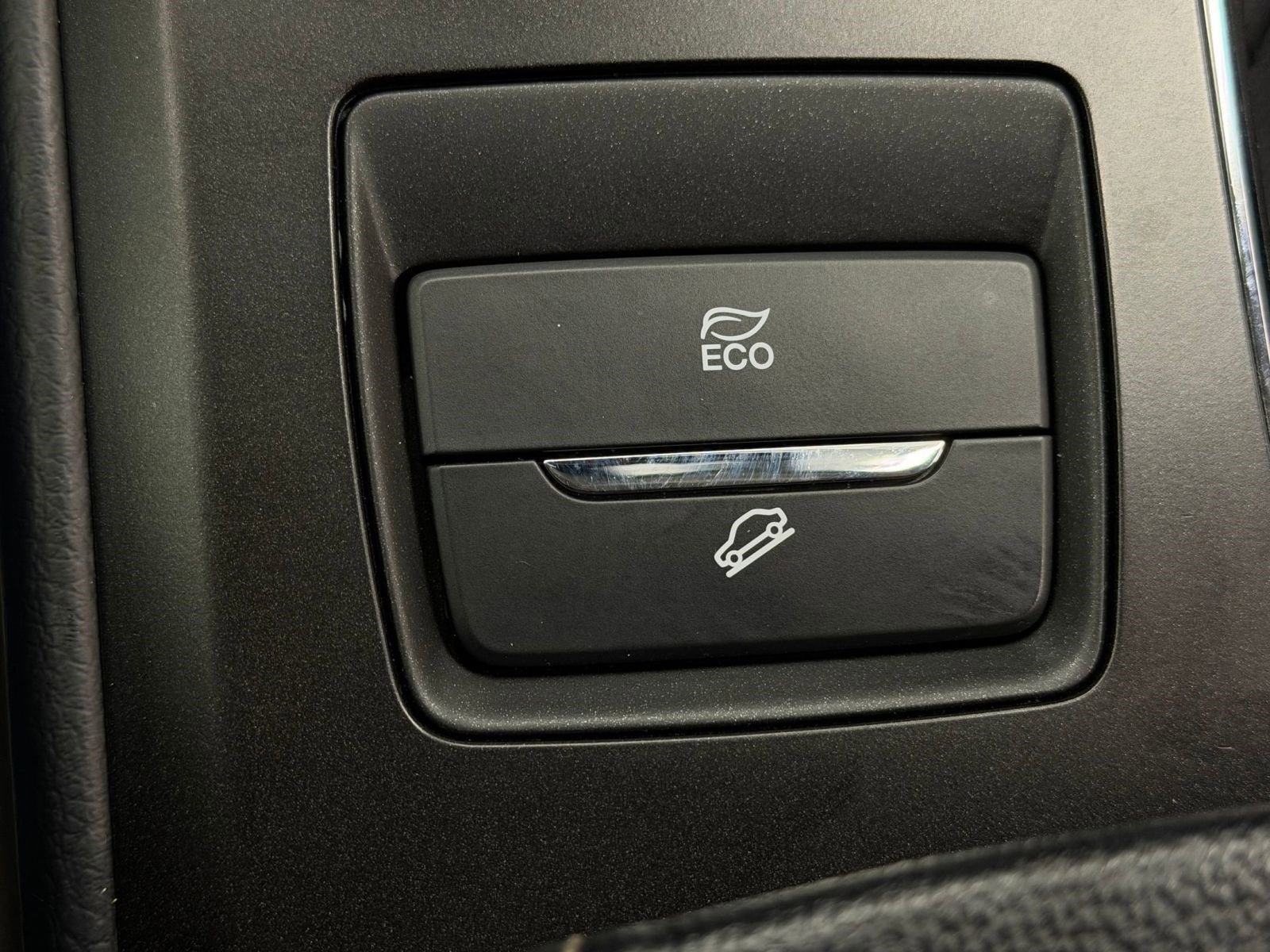 Used 2018 Ford Fusion Titanium image 30