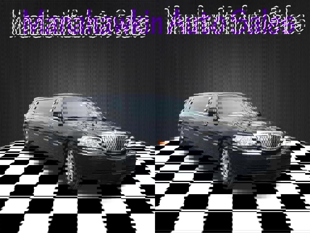 Used 2011 Lincoln Town Car Executive image 1