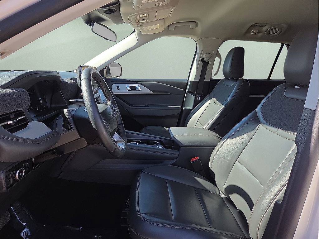 Used 2025 Ford Explorer Active w/ Active Comfort Package image 24