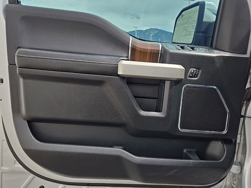 Used 2015 Ford F150 Lariat w/ Equipment Group 502A Luxury AWD/4WD image 17