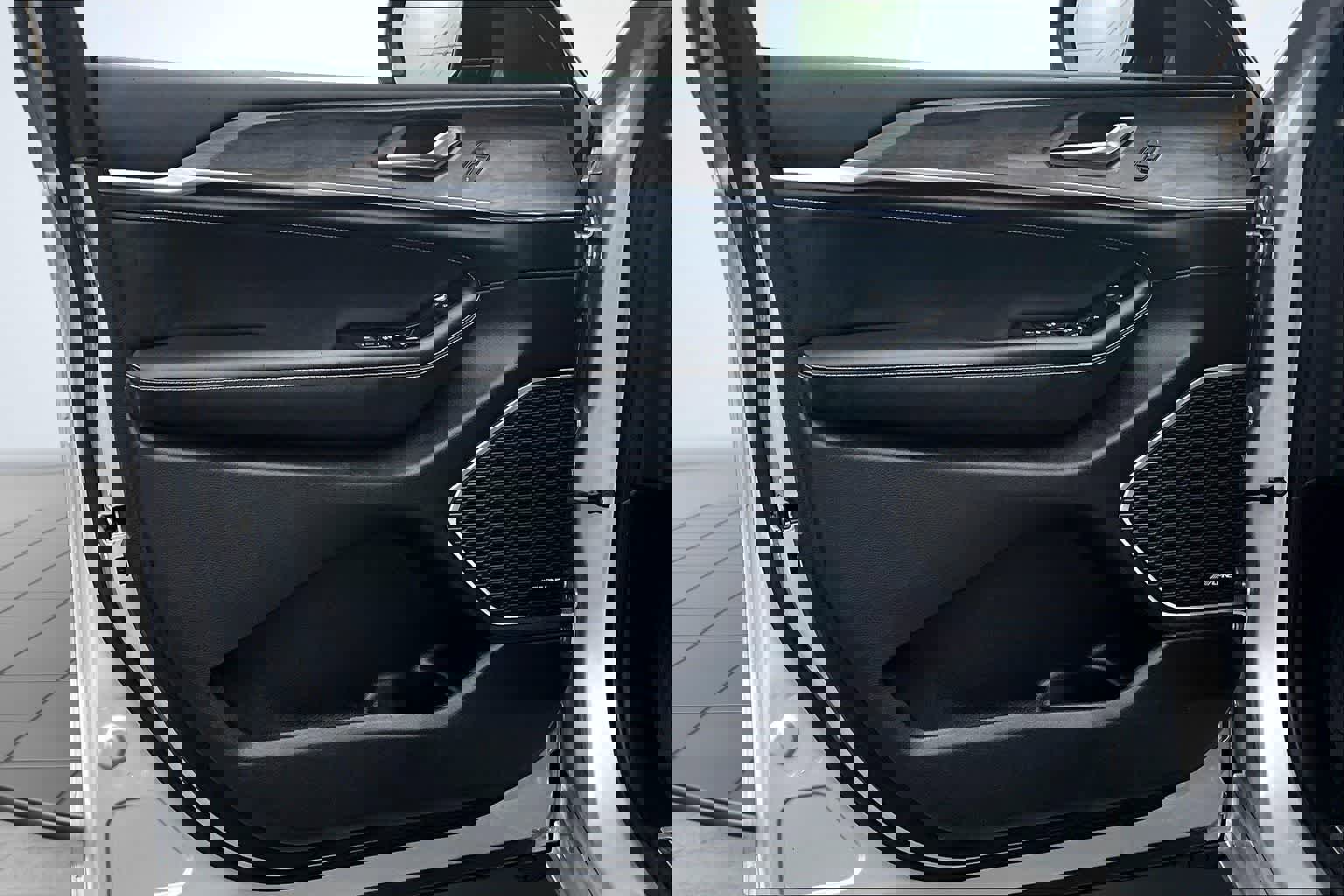 Used 2024 Jeep Grand Cherokee Overland image 28