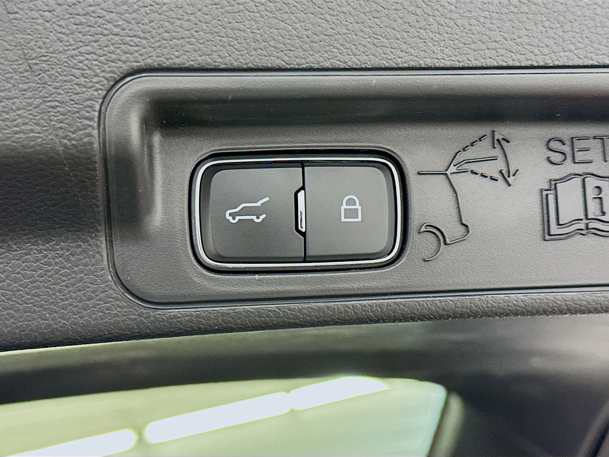 Used 2025 Ford Explorer Platinum w/ LUX Leather Package image 32