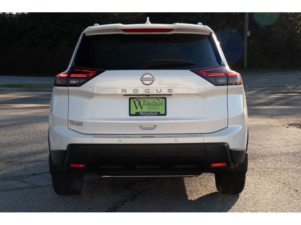 Used 2025 Nissan Rogue SV w/ SV Premium Package image 6