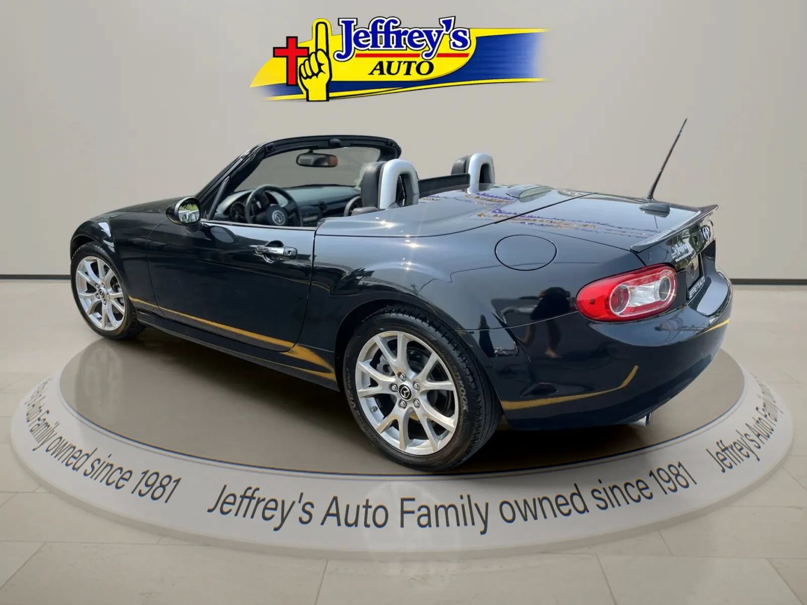 Used 2015 MAZDA MX-5 Miata Grand Touring w/ Premium Package RWD image 3