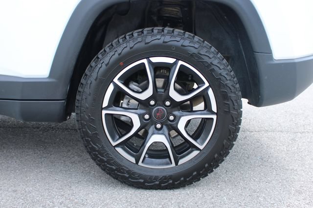 Used 2025 Jeep Compass Trailhawk w/ Trailhawk Convenience Group AWD/4WD image 34