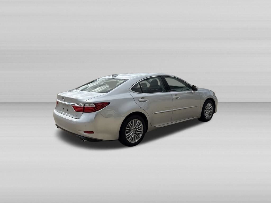 Used 2015 Lexus ES 350 w/ Luxury Package FWD image 4