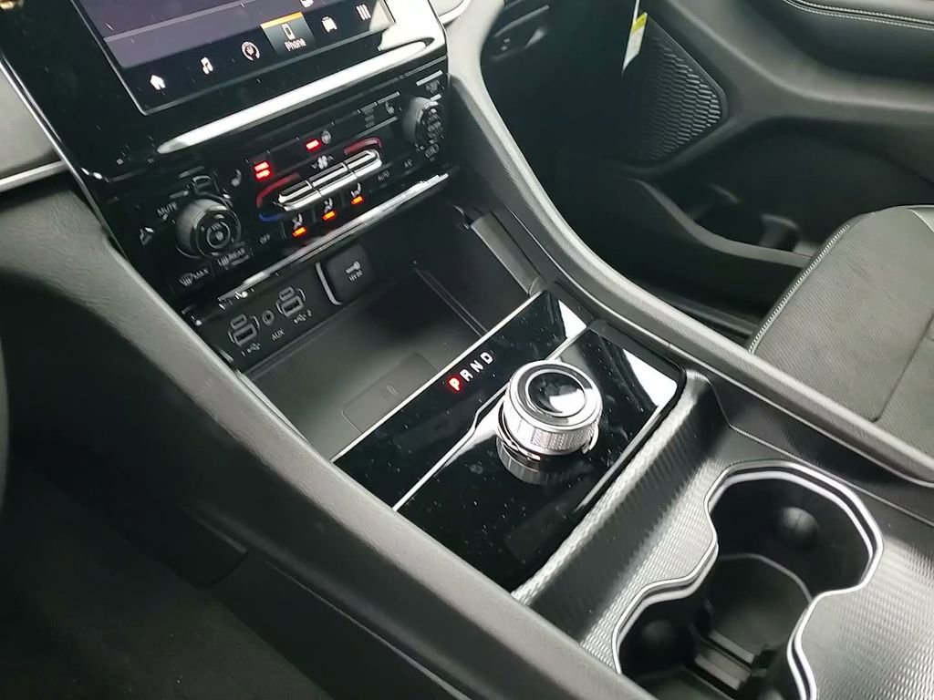 New 2025 Jeep Grand Cherokee L Altitude image 33