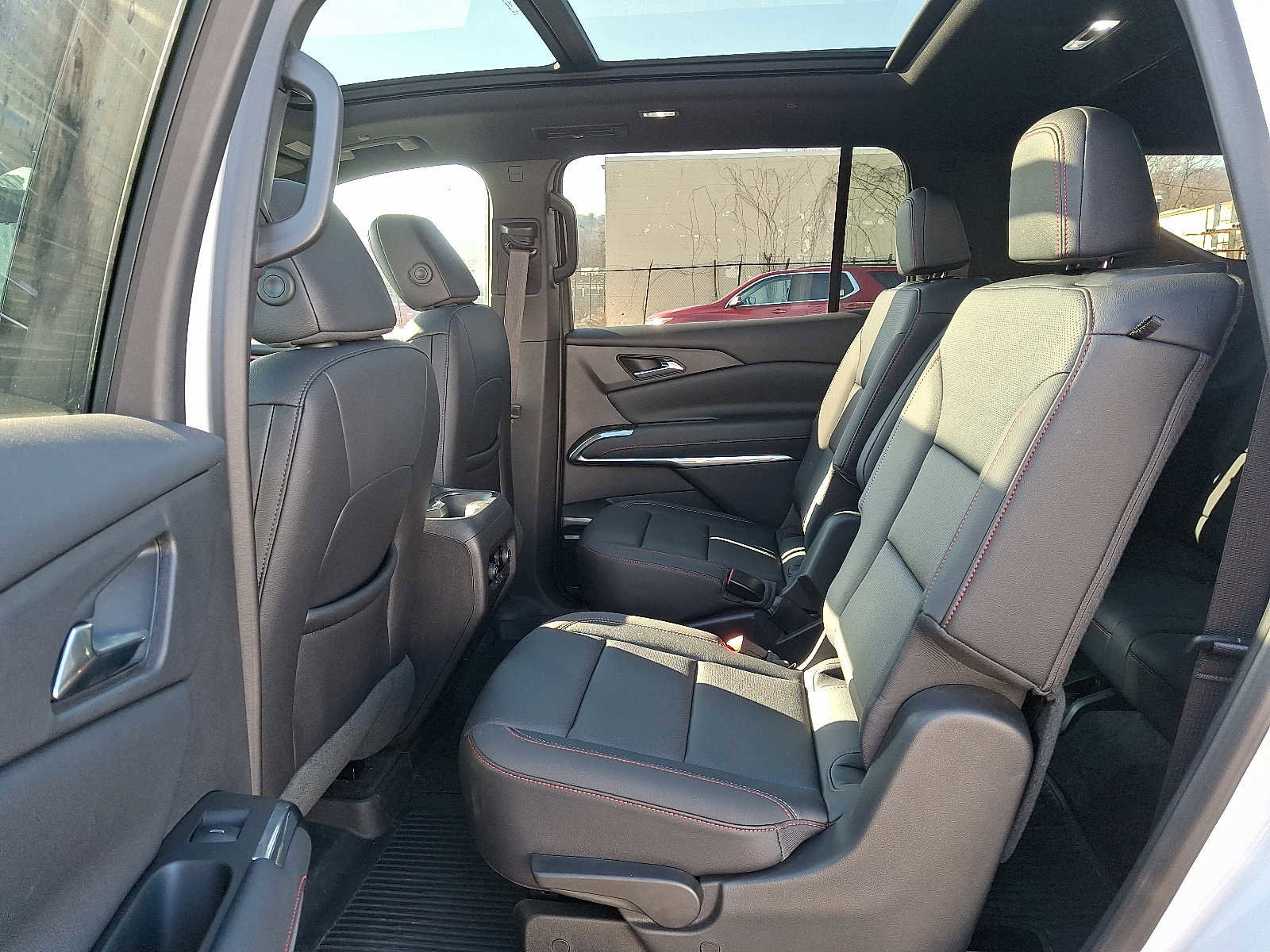 Certified 2025 Chevrolet Traverse Z71 w/ Enhanced Driving Package image 10