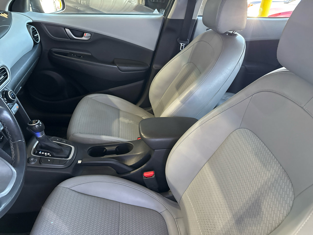 Used 2018 Hyundai Kona Limited image 35