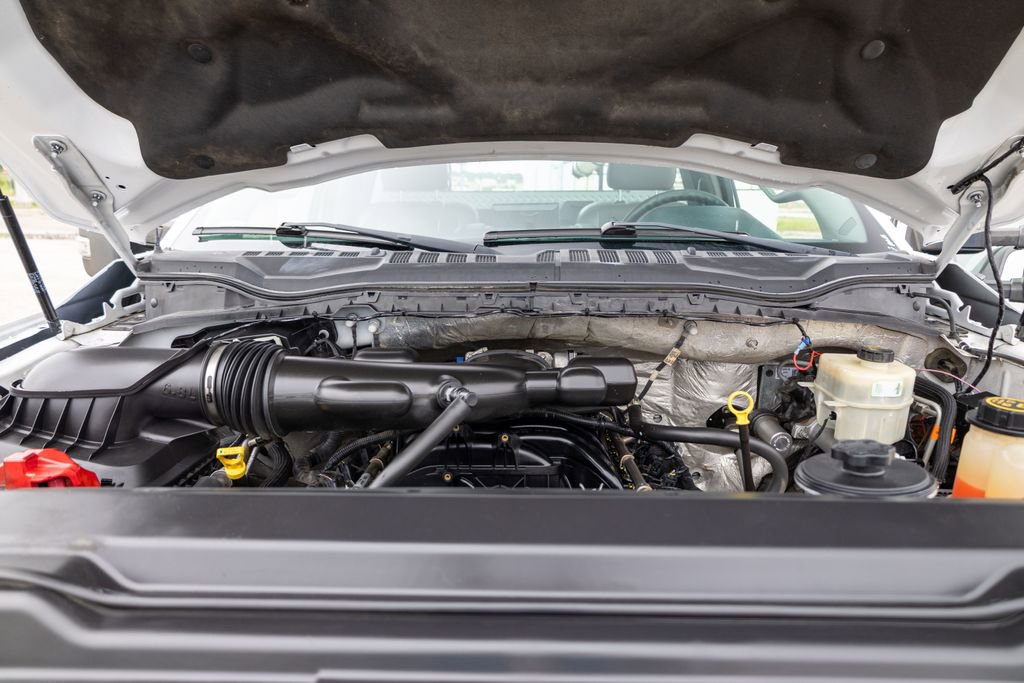 Used 2017 Ford F550 2WD Regular Cab Super Duty image 17