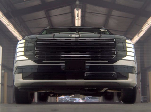 Used 2026 Hyundai Palisade Calligraphy FWD image 3