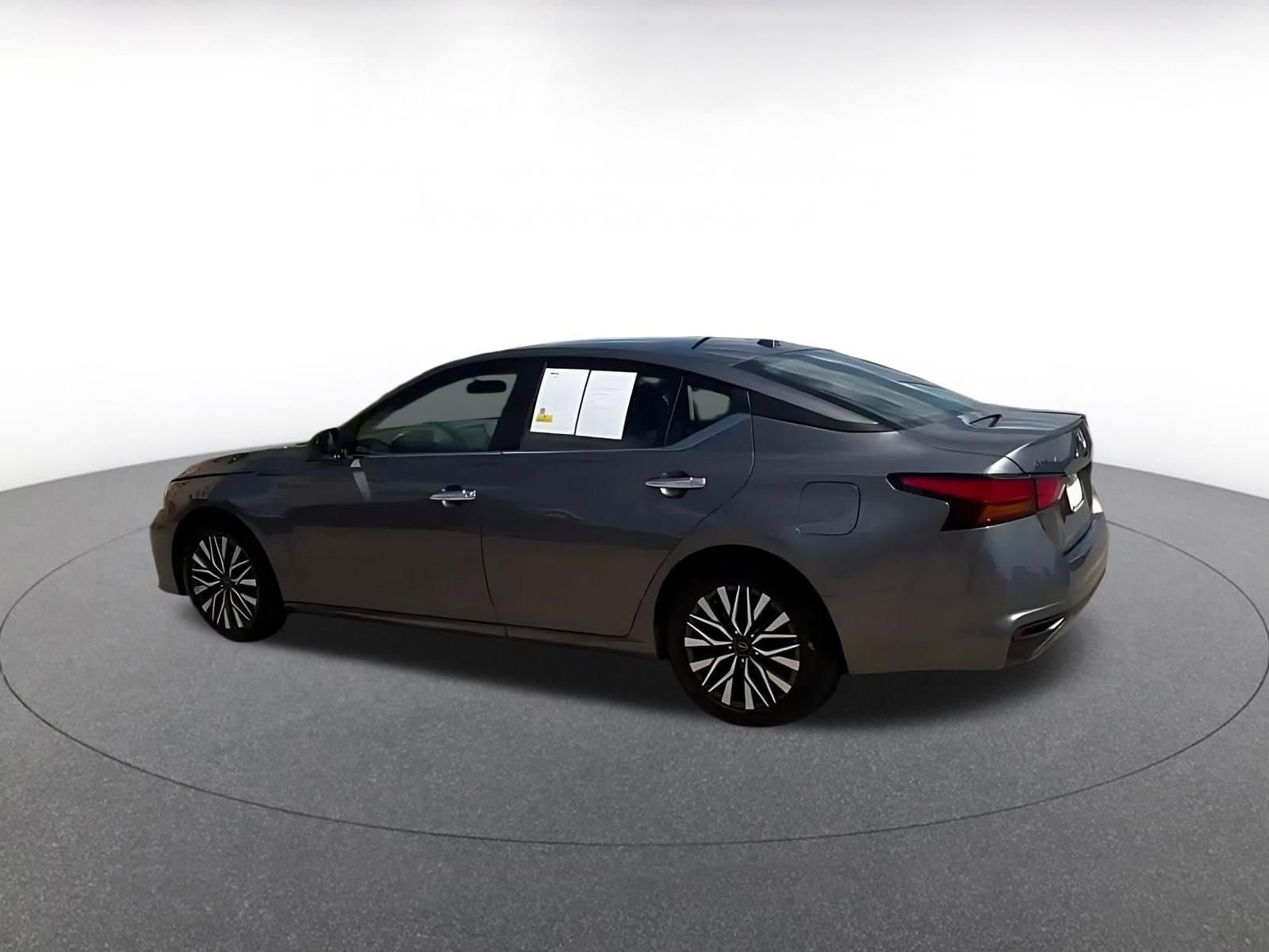 Used 2025 Nissan Altima 2.5 SV FWD image 11