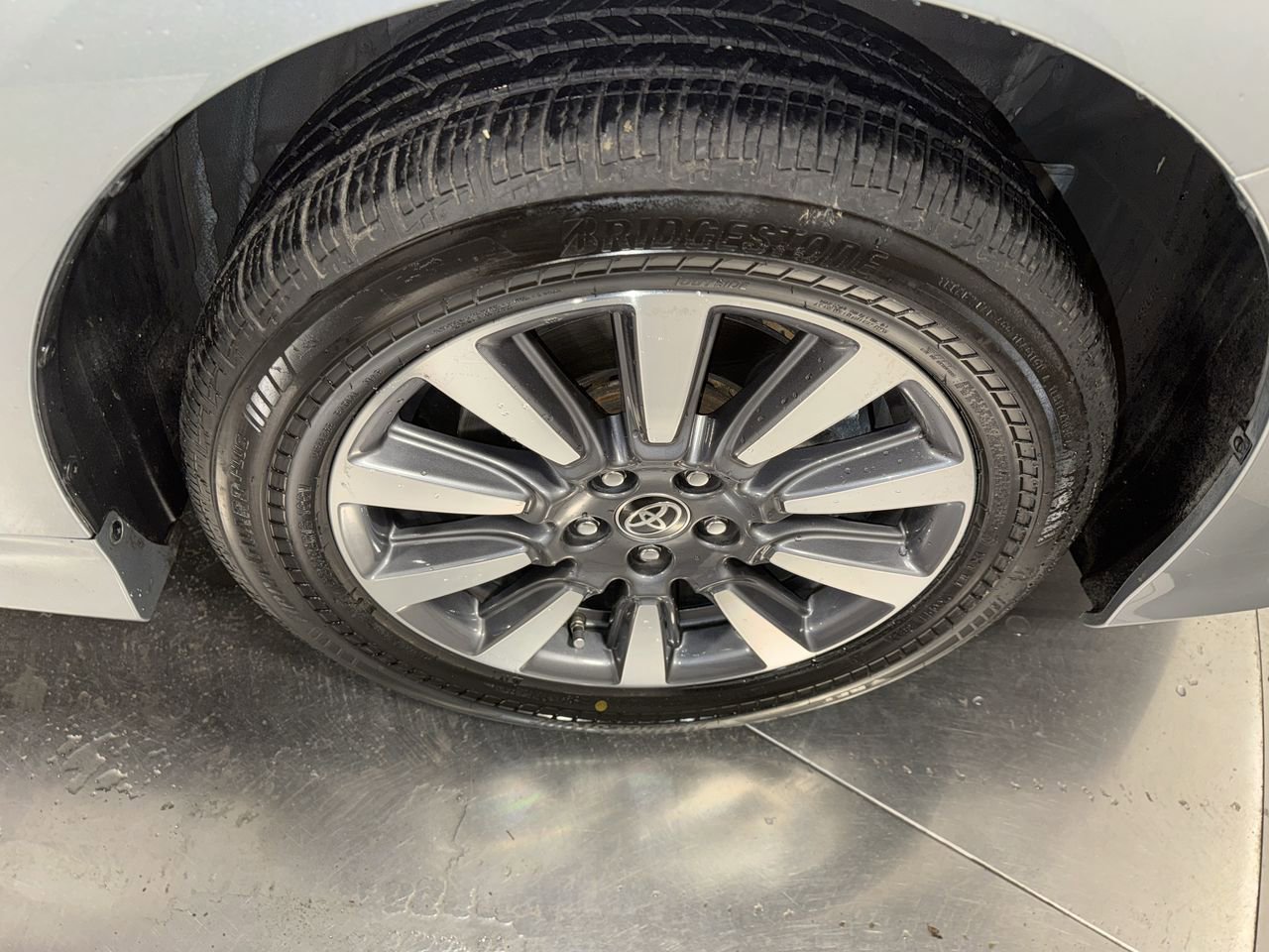 Used 2020 Toyota Sienna Limited image 14