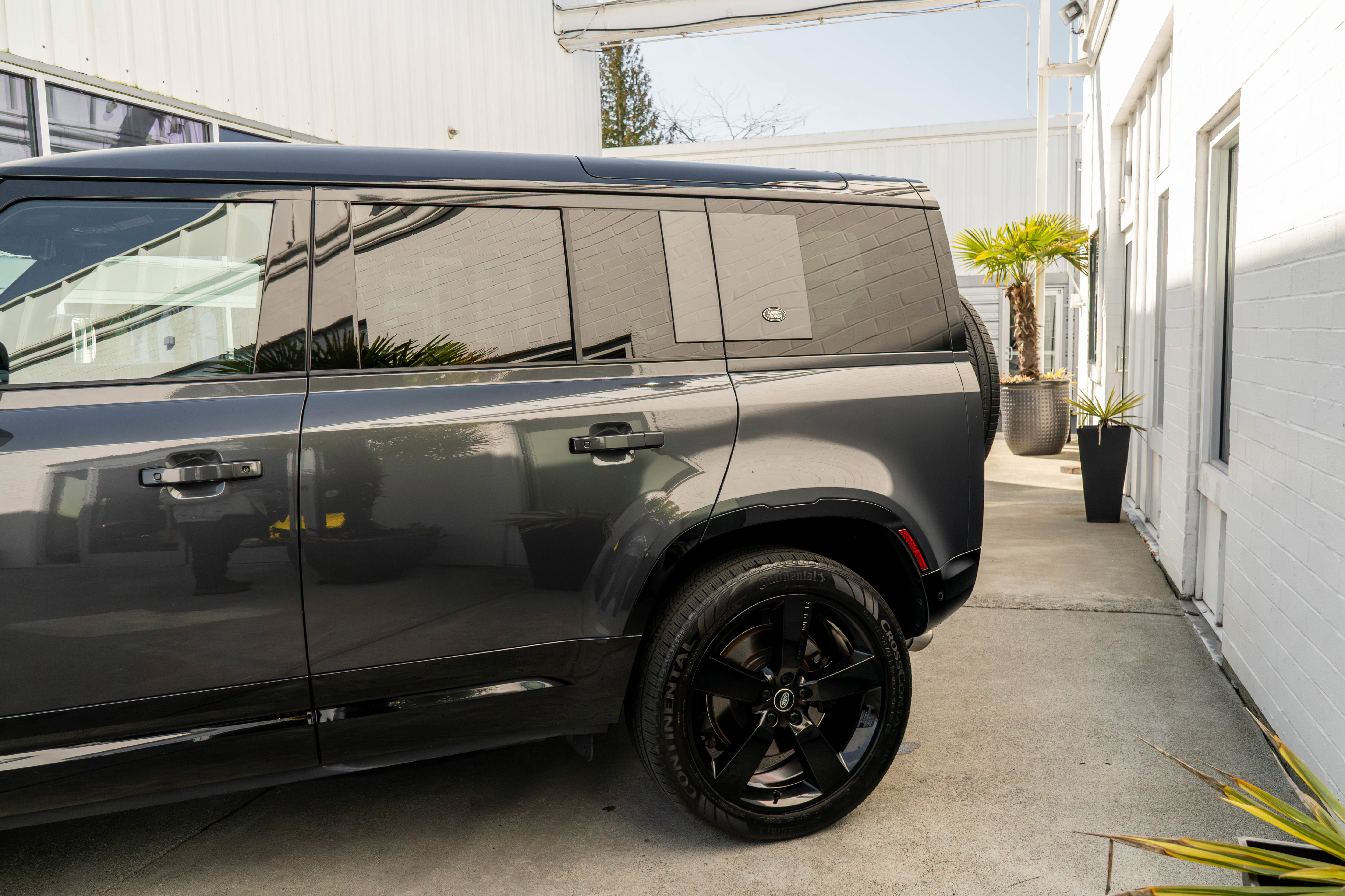 Used 2023 Land Rover Defender 110 Carpathian Edition image 4