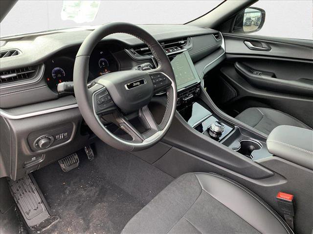 New 2025 Jeep Grand Cherokee Altitude image 11