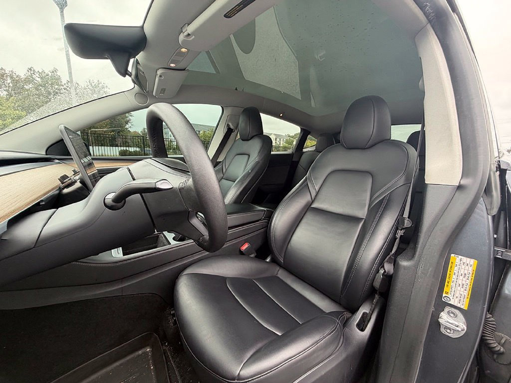 Used 2023 Tesla Model Y Performance AWD/4WD image 17