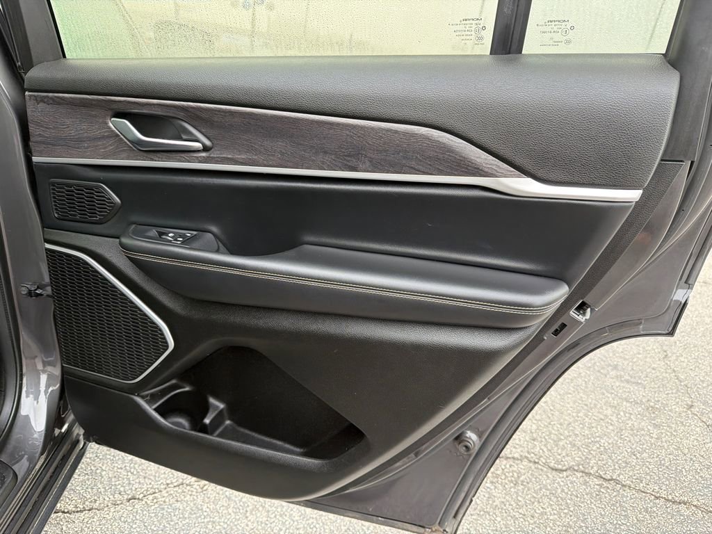 Used 2022 Jeep Grand Cherokee L Limited image 16