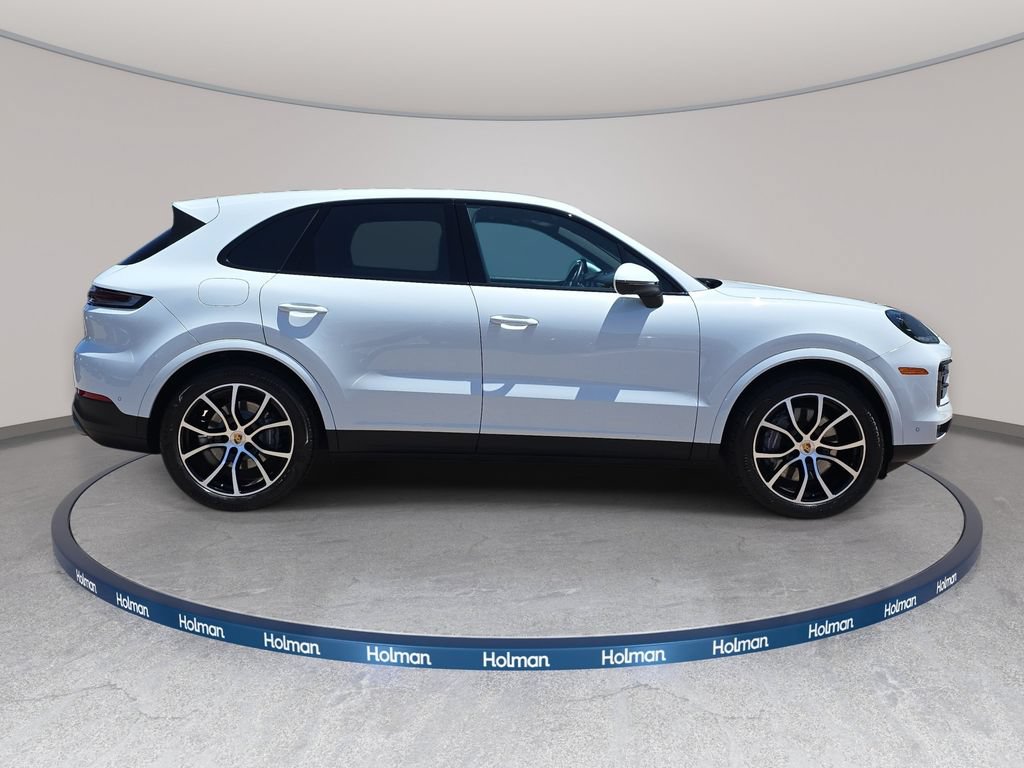 Used 2024 Porsche Cayenne AWD/4WD image 5