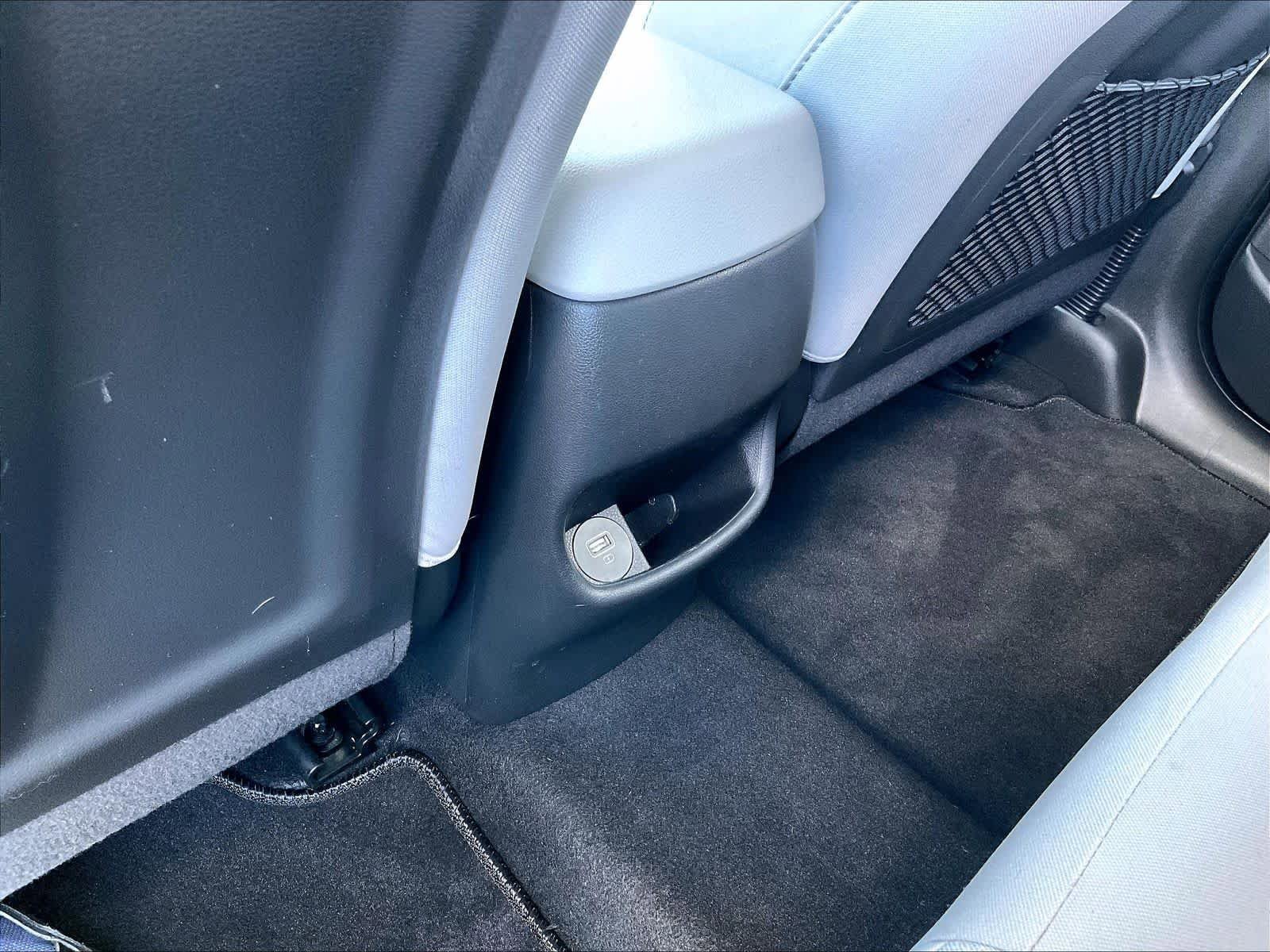 Used 2023 Hyundai Kona SE w/ Cargo Package FWD image 27