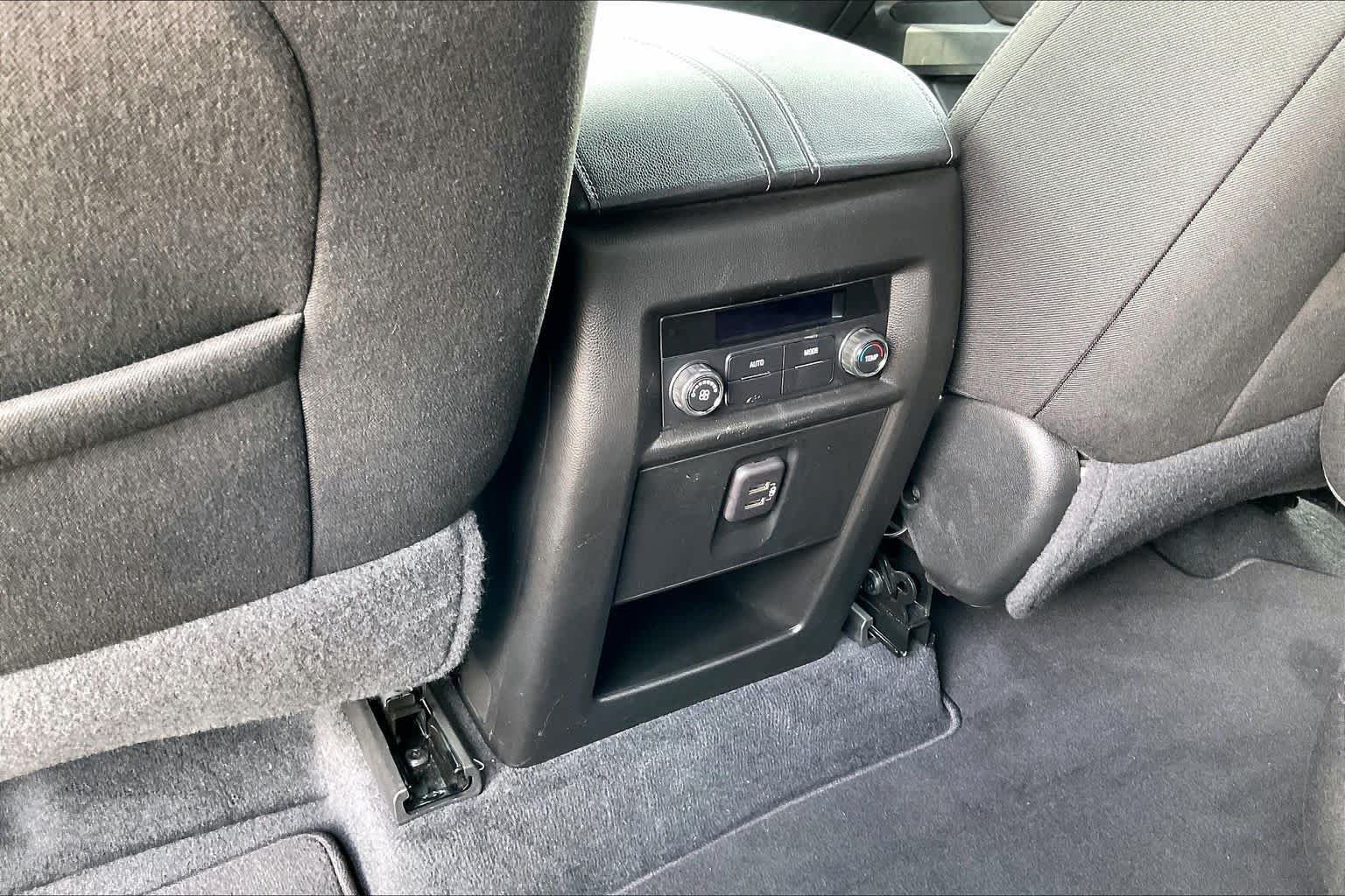 Certified 2023 Chevrolet Traverse LT FWD image 34