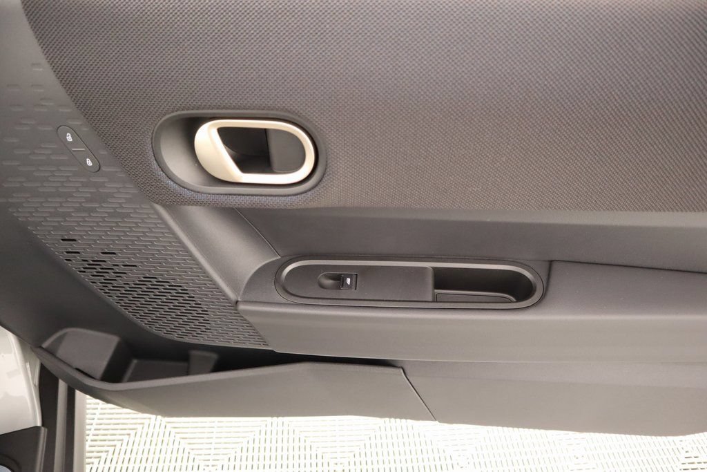 New 2025 MINI Cooper 2-Door Hardtop FWD image 16