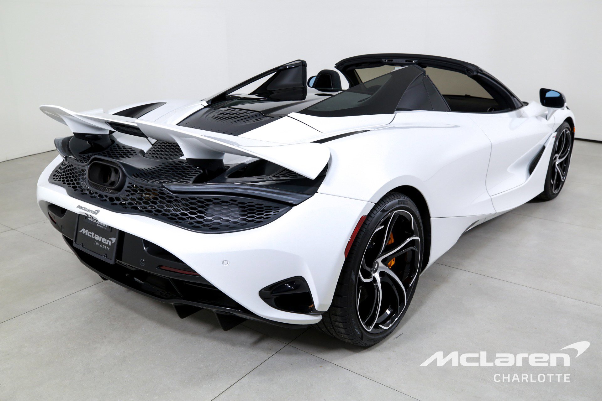 Used 2024 McLaren 750S Spider image 10