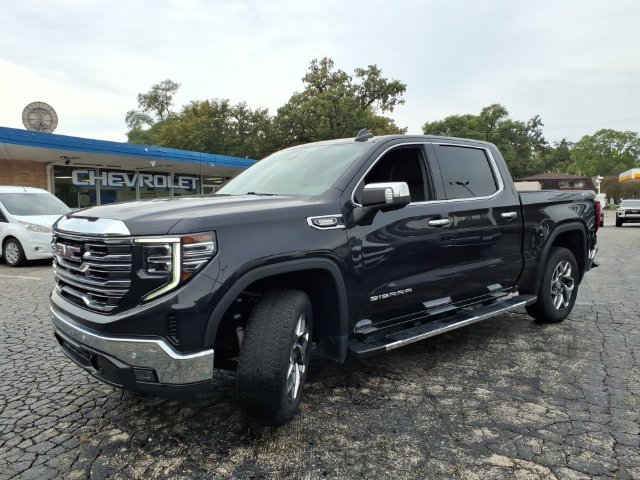 Used 2023 GMC Sierra 1500 SLT w/ SLT Premium Plus Package AWD/4WD image 13