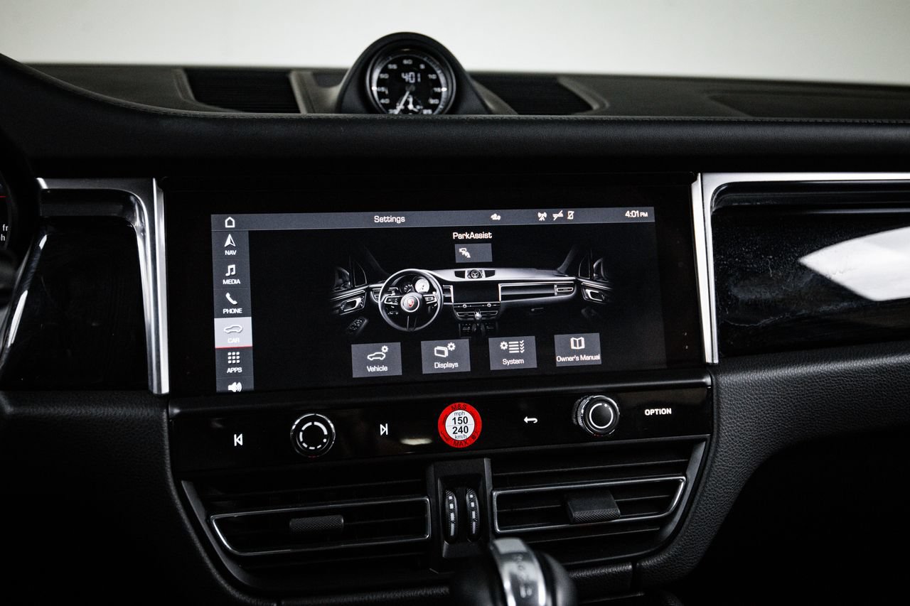 Certified 2023 Porsche Macan Turbo AWD/4WD image 18