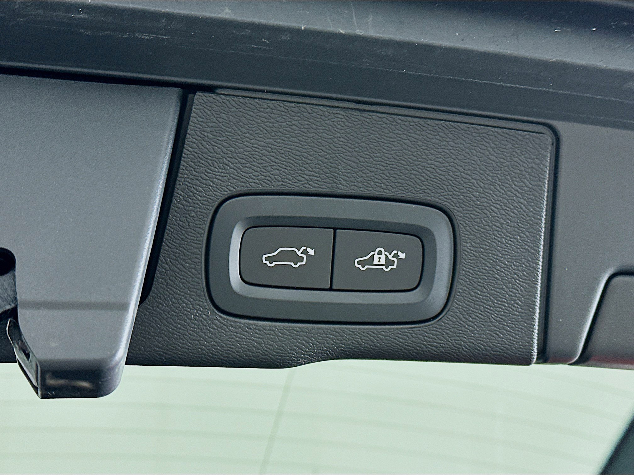 Used 2025 Volvo XC60 B5 Plus image 31