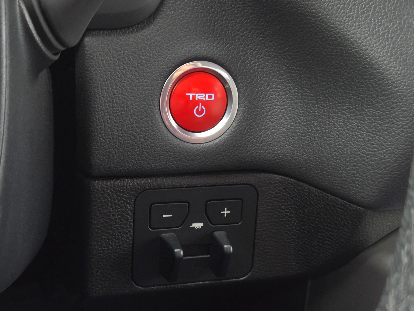 Used 2024 Toyota Tundra Limited w/ TRD Off-Road Package AWD/4WD image 21