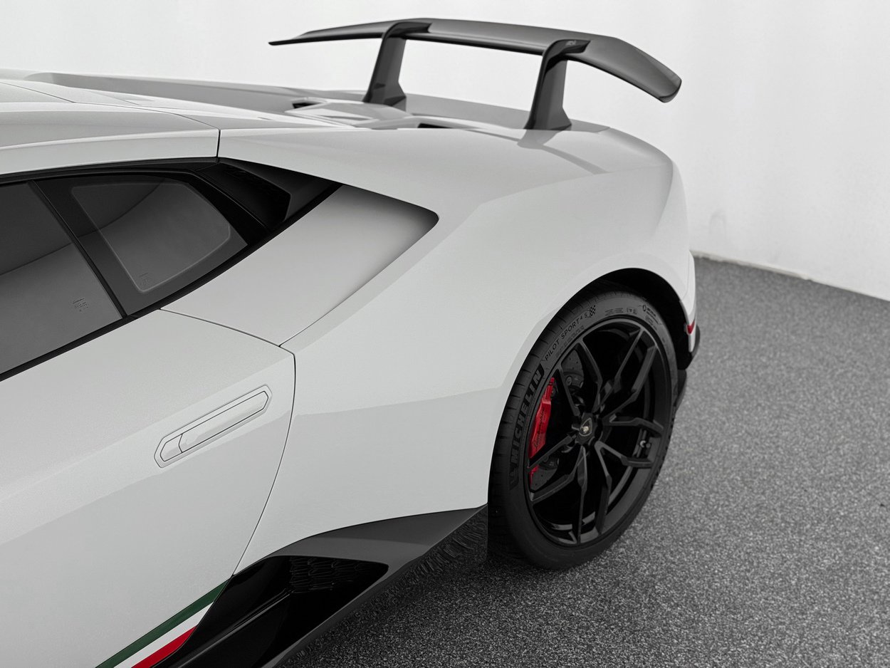 Used 2018 Lamborghini Huracan Performante image 43