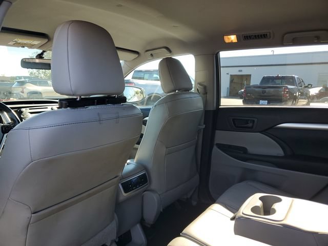 Used 2014 Toyota Highlander Plus AWD/4WD image 8