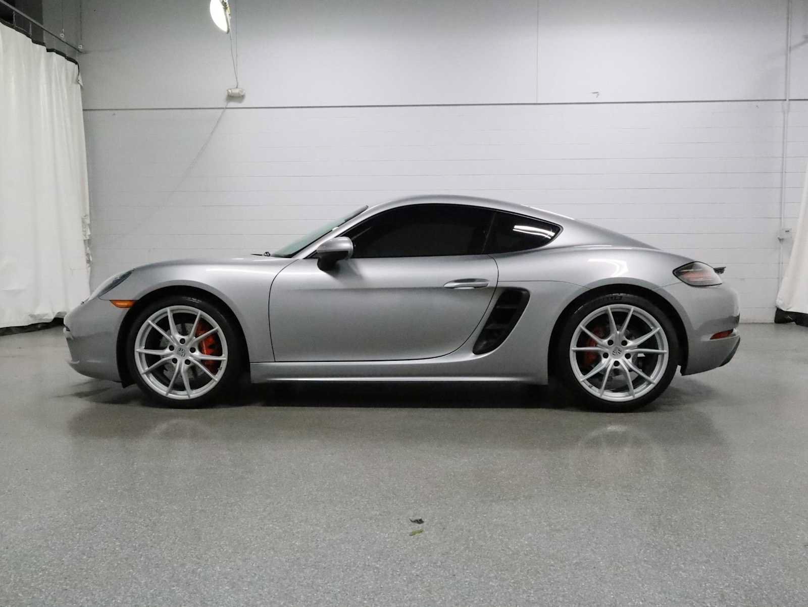 Used 2018 Porsche 718 Cayman S RWD image 2