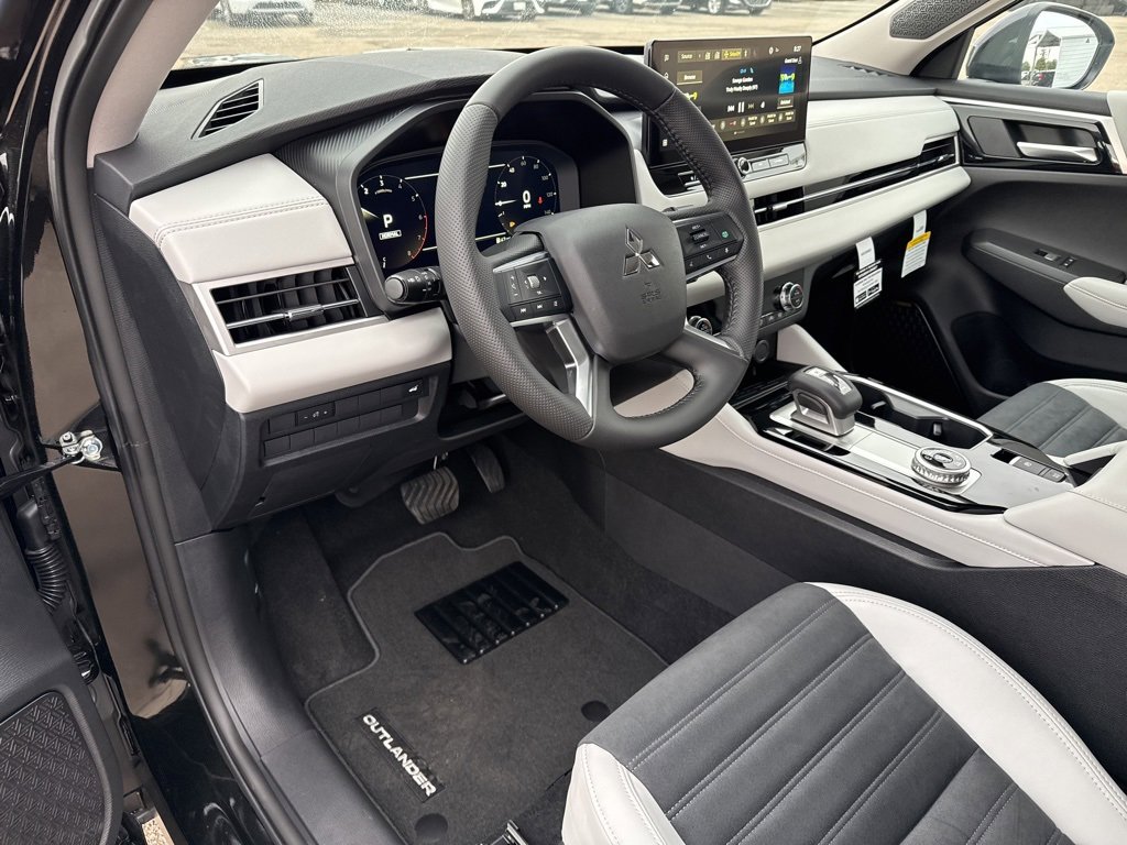 New 2025 Mitsubishi Outlander SE image 19