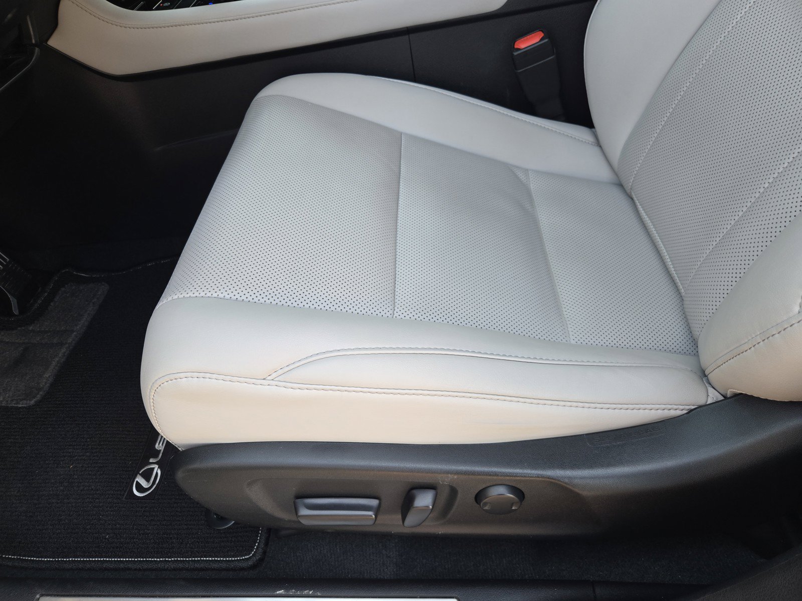 Certified 2021 Lexus RX 350 FWD w/ Premium Package image 18