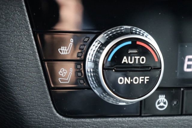 Used 2025 Mitsubishi Outlander SEL image 30