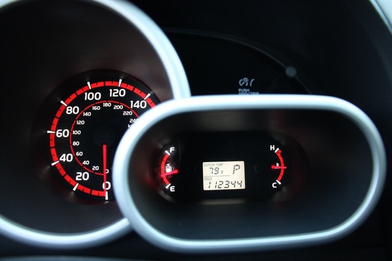 Used 2009 Pontiac Vibe AWD w/ Sun And Sound Package image 7