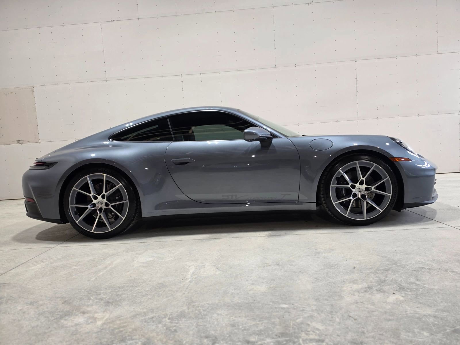 Used 2025 Porsche 911 Carrera T RWD image 15
