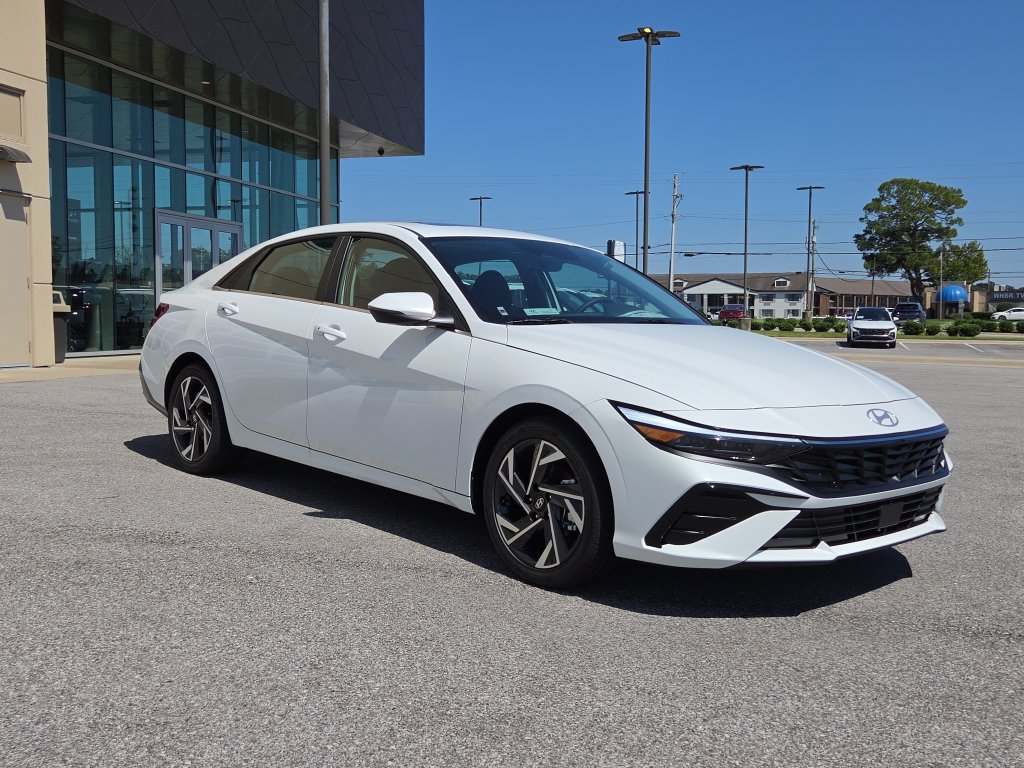 New 2026 Hyundai Elantra Limited FWD image 2