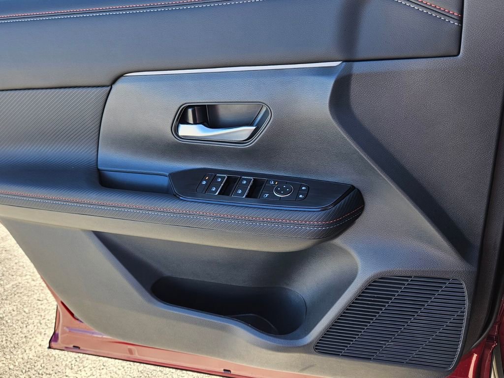 New 2026 Nissan Kicks SR w/ Cold Weather Package image 26