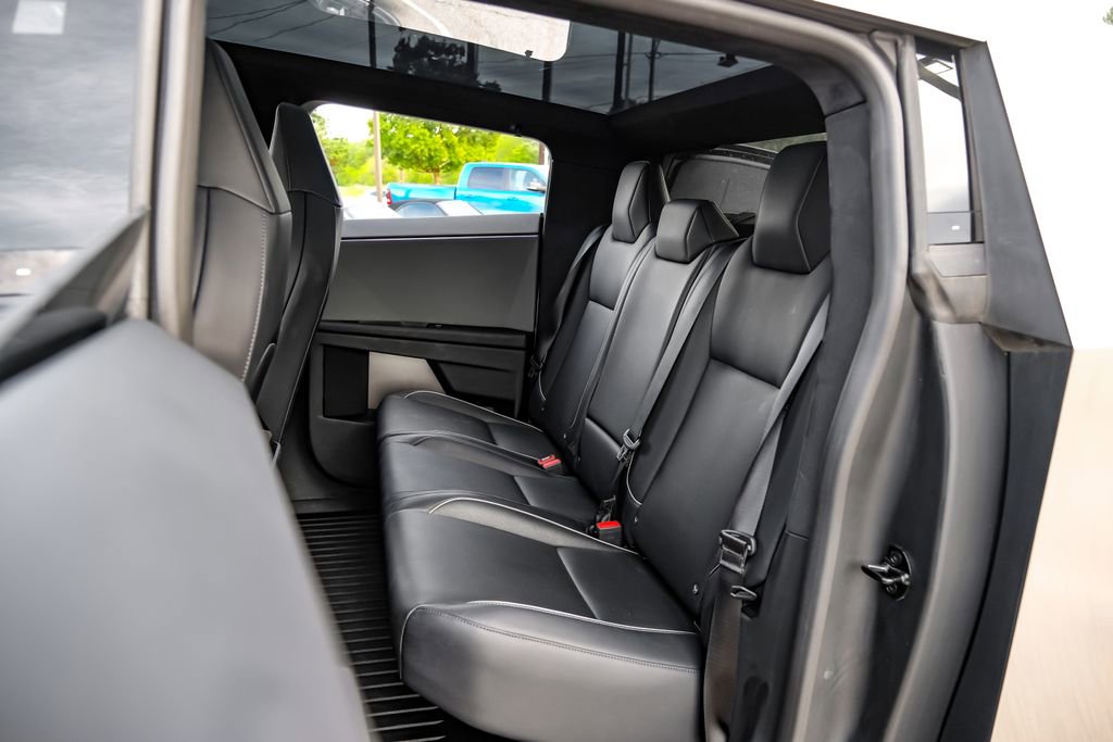 Used 2024 Tesla Cybertruck AWD Crew Cab image 48