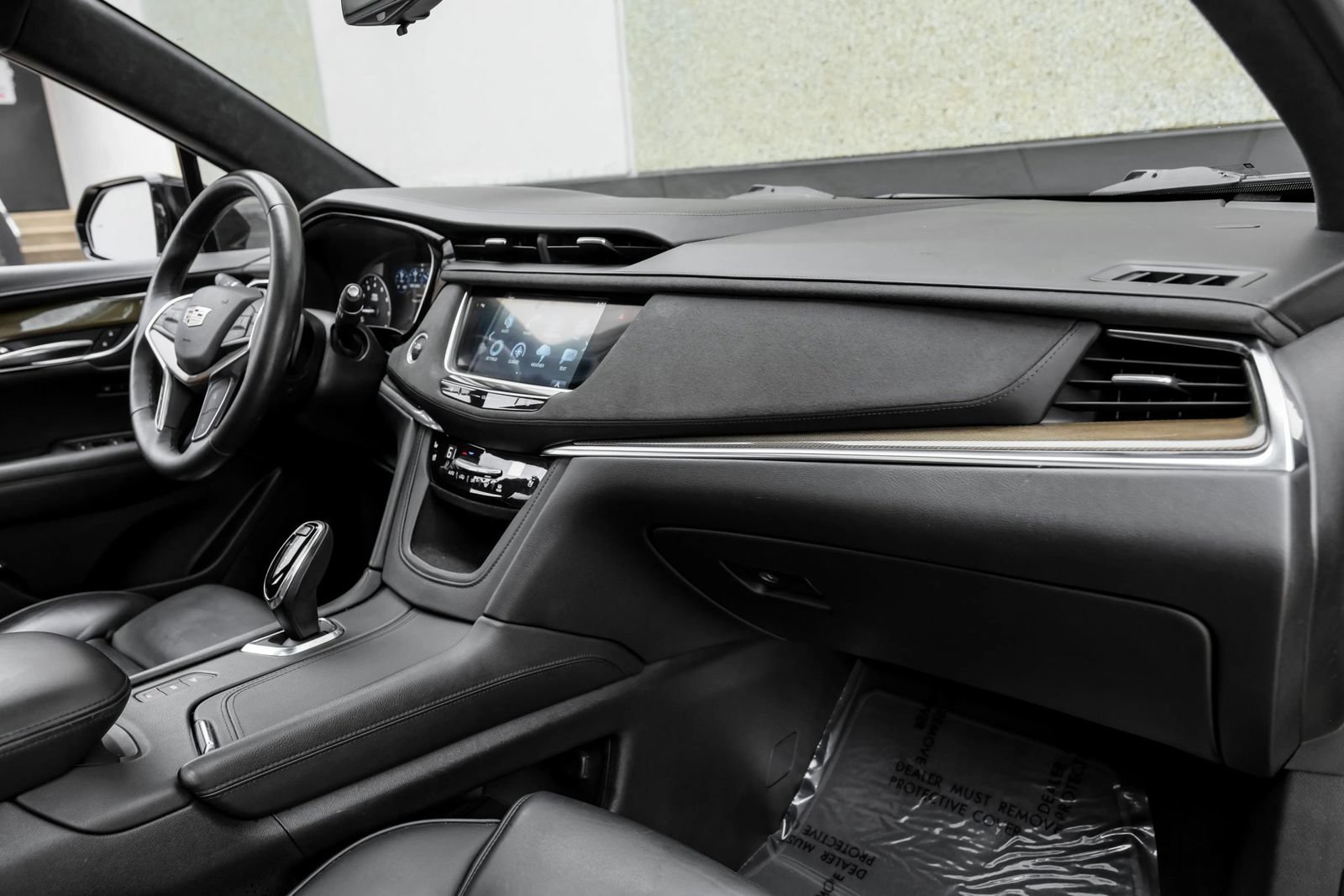 Used 2017 Cadillac XT5 Platinum AWD/4WD image 22