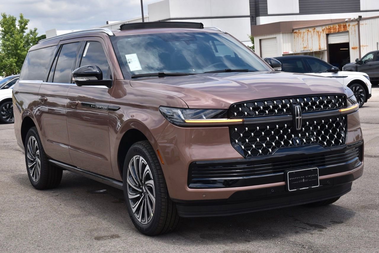 New 2026 Lincoln Navigator L Black Label AWD/4WD image 3