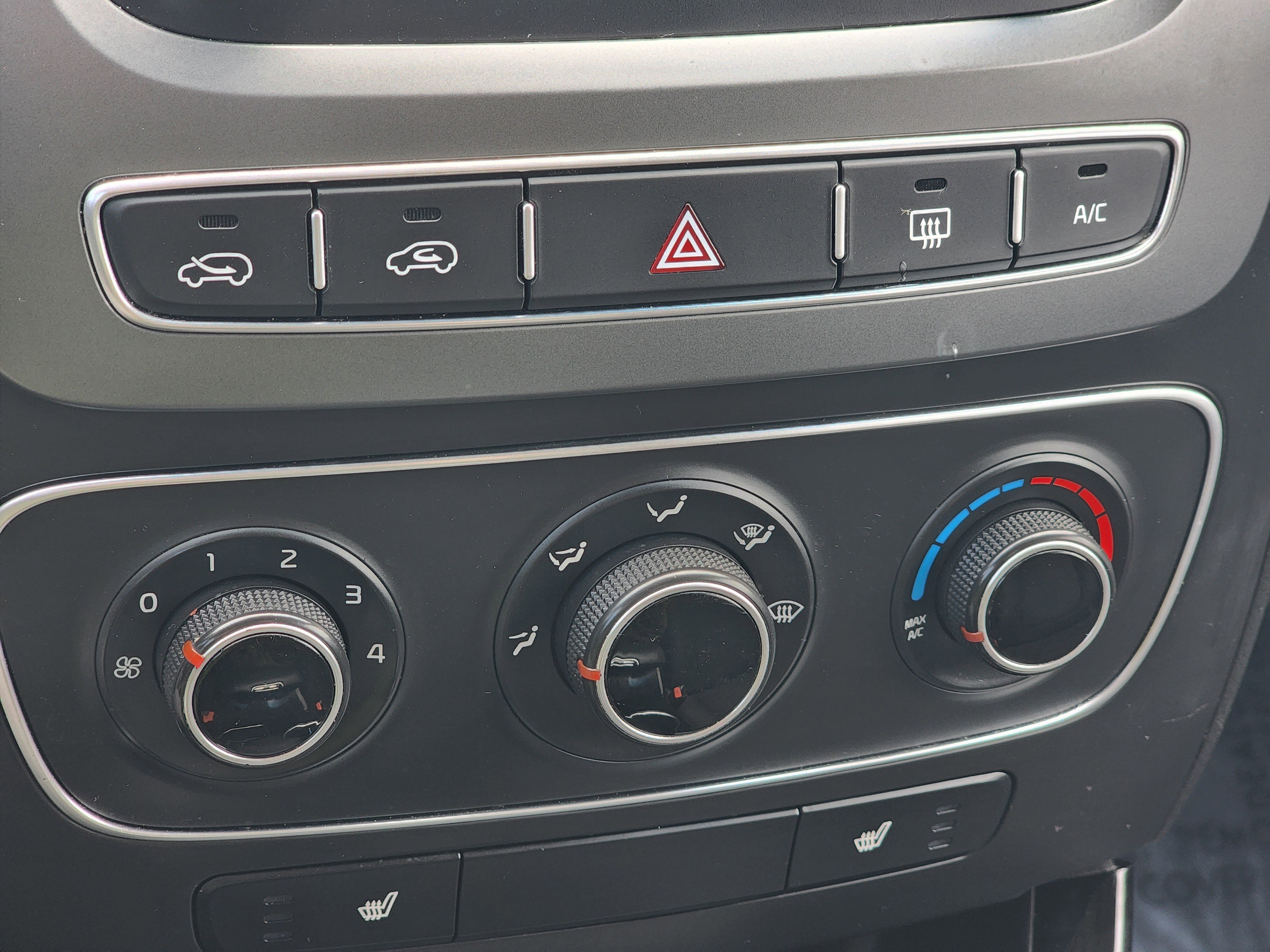 Used 2015 Kia Sorento LX image 22