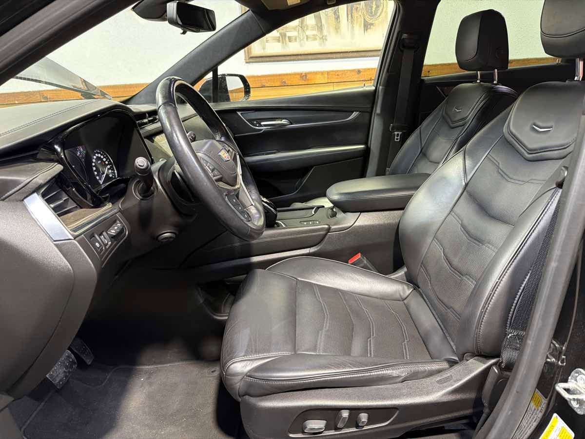 Used 2018 Cadillac XT5 Platinum image 16